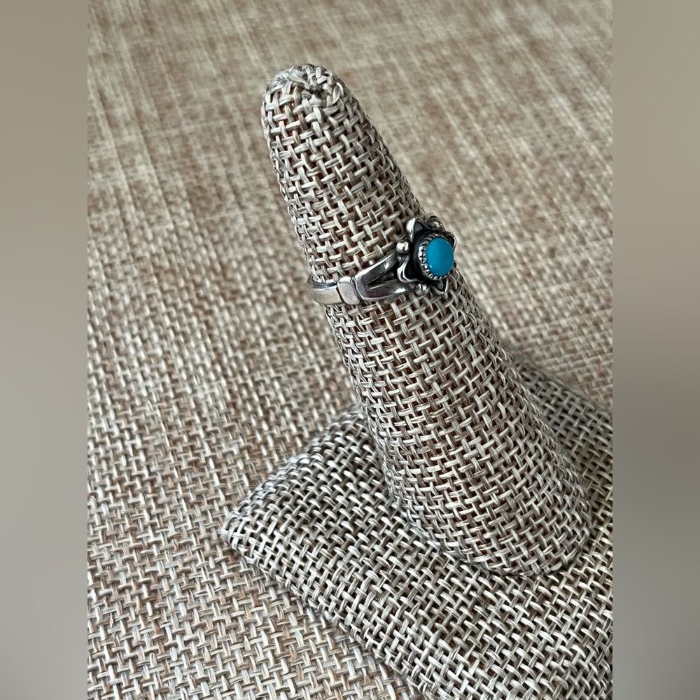 Silver Turquoise Flower Ring - Picture 3 of 5